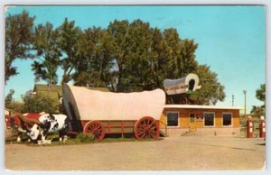 Vagón cubierto 1963 Kearny Nebraska Roadside Attraction McClara postal de colección - Imagen 1 de 2