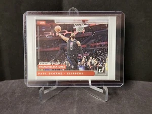 Características de la franquicia Donruss 21-22 #10 Paul George - Imagen 1 de 2