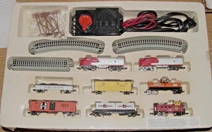 N SCALE BACHMANN 24008 E-Z TRACK EXPLORER SANTA FE TRAIN SET IN ORIGINAL BOX - Picture 1 of 3