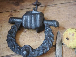 Large Very Heavy Cast Iron Door Knocker Fist And Wreath - Picture 1 of 11