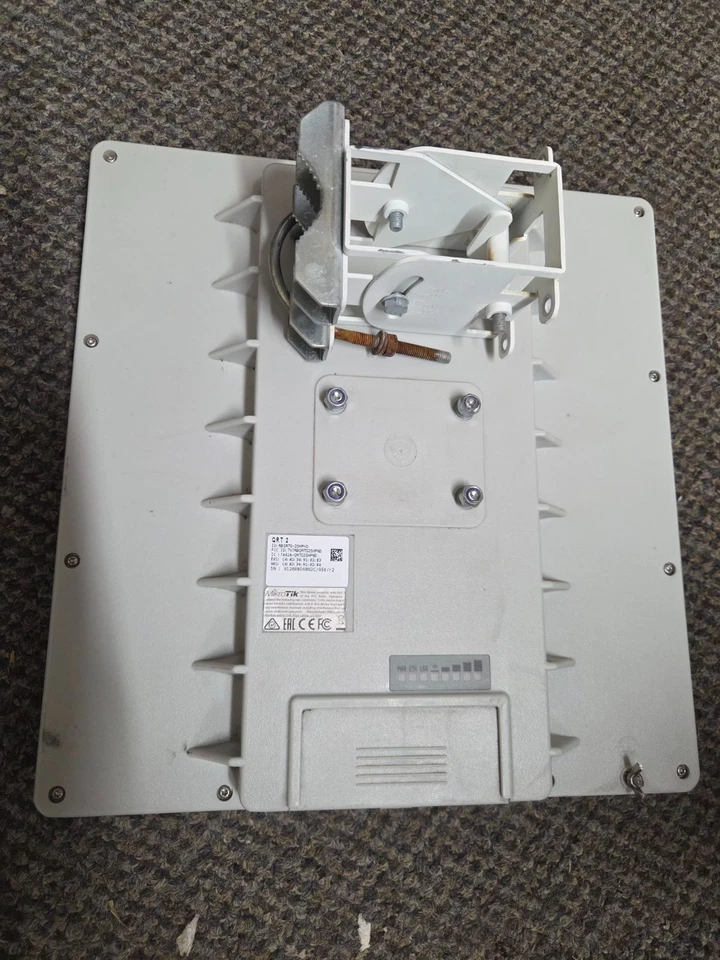 Mikrotik QRT 2.4 GHz 802.11 w/ 17dB Integrated antenna FREE shipping - Image 1 of 2