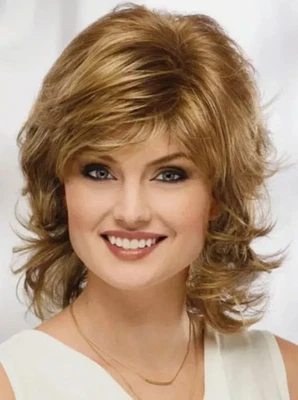 Pelucas sin tapa de cabello sintético ondulado marrón rubio de longitud media para mujer todos los días Foto 1 de 3