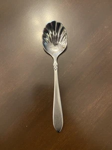 Oneida Jessica Stainless Scalloped Sugar Spoon 6” - Imagen 1 de 3