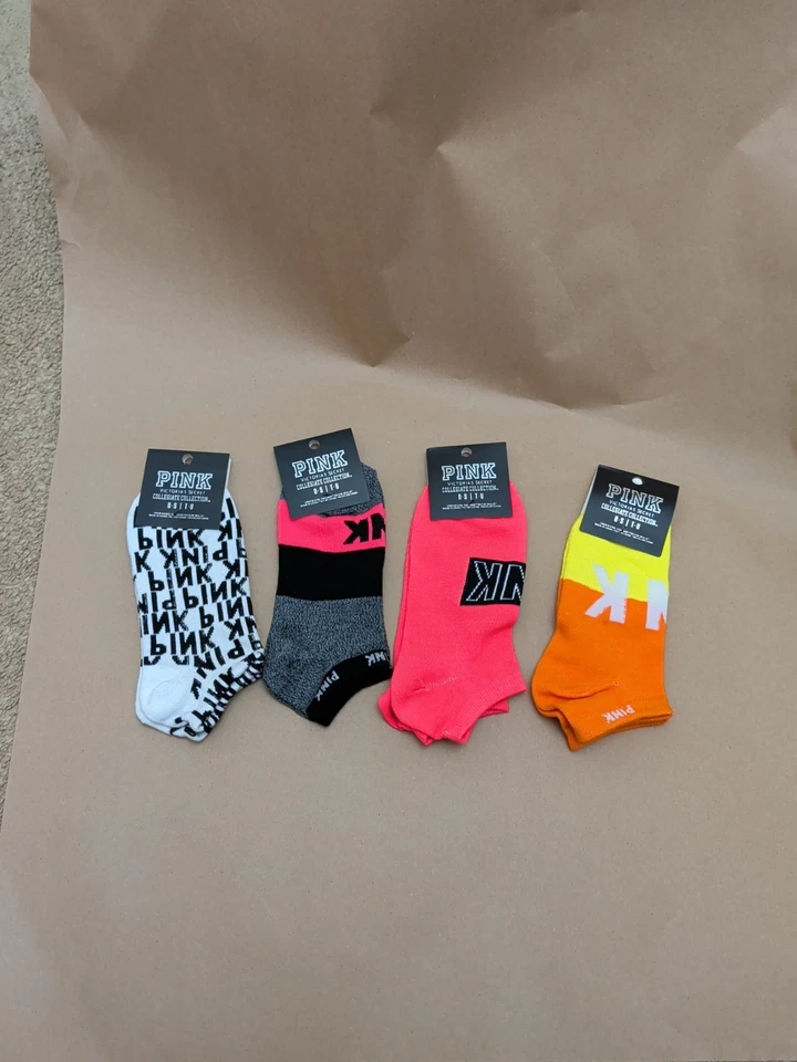 Nuevo Victoria's Secret ROSA Calcetines Bajos 4 Pares Rojo Rosa y Morado  Foto 1 de 3