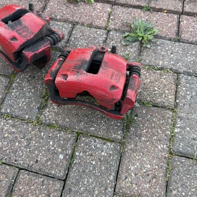 Par de pinzas delanteras rojas Ford Fiesta MK 7 2013 ST ZETEC S ECOBOOST 278 mm Foto 1 de 4