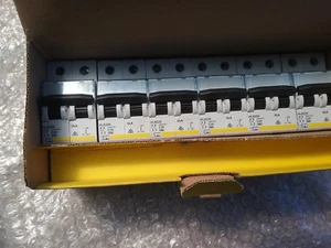 HPM MCB 20A 240V Pole 6kA 2Miniature Circuit Breaker HL6220 BRAND NEW - Picture 1 of 5