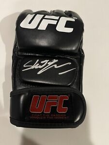 Mauricio Rua Shogun Signed Autographed UFC Glove PSA/DNA PSA DNA COA a
