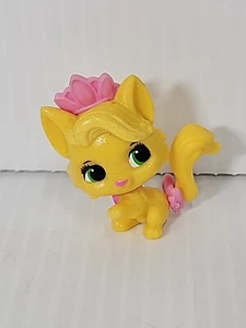 Disney Palace Pets Minis Rapunzel's Maltese Dog Daisy 1.75" Mini Toy Figure - Picture 1 of 6