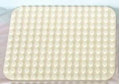 LEGO - Duplo Baseplate 12 x 16 Studs / Pegs - White 1-01 6851 Curved Corners - Image 1 of 2