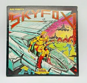 Cartella disco e manuale gioco computer Ray Tobey's Skyfox 1984 vintage - NO SOFTWARE - Foto 1 di 9