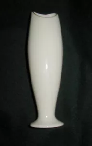 VINTAGE LENOX CHINA 8-INCH BUD VASE, HEART SHAPED OPENING, MADE IN USA - Picture 1 of 3