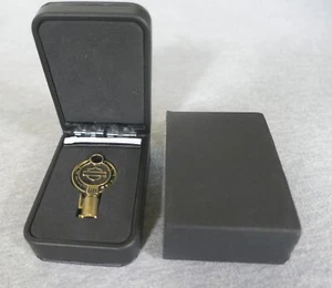NUOVA chiave CVO in ottone massiccio Harley Davidson personalizzata funzionamento veicolo con custodia originale - Foto 1 di 13