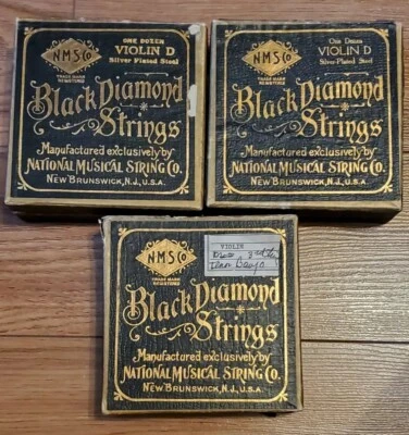 1930-е ЧЕРНЫЕ АЛМАЗНЫЕ СТРУНЫ СКРИПКА D БАНДЖО Серебряная Пластина Сталь 3 Коробки 26 Струн  - Изображение 1 из 4
