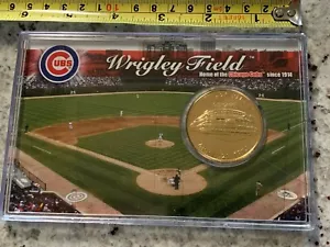 Medalla medallón moneda superpuesta oro 24 kt Chicago Cubs Wrigley Field 39 mm - Imagen 1 de 5