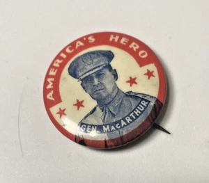 Pulsante anteriore Home: "American Hero Gen. MacArthur" - spilla originale - Foto 1 di 3