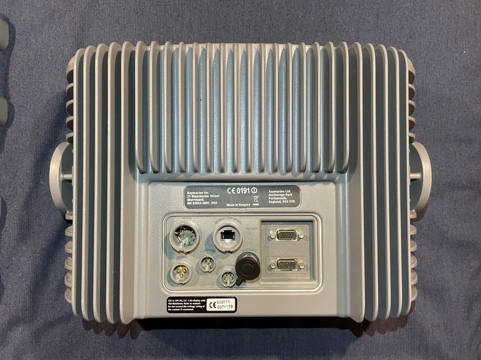 Raymarine E120 E-Series Classic Chartplotter (E02013) w/ Cables - Image 1 of 4