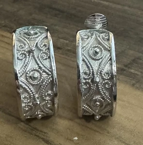 Vintage Krone Trifari strukturierte silberfarbene Creolen Ohrclips signiert - Bild 1 von 3