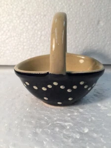 VINTAGE ART POTTERY DECORATIVE ABSOLUTELY ADORABLE BASKET RARE VGUC - Picture 1 of 8