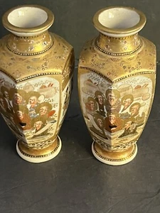 PAAR japanische Satsuma Porzellan handbemalte Vasen GOLD AKZENTUIERT MEIJI SIGNIERT - Bild 1 von 10