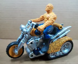 ToyBiz 2005 - Marvel Fantastic motocicleta de 4 cosas ~ motorizada con faro de trabajo - Imagen 1 de 10