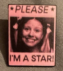 Pearl 2022 Mia Goth Please I’m A Star Horror Pin (1x1.25”) - Picture 1 of 2