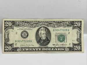 $20 Twenty Dollar Bill Federal Reserve Note 1985 New York B 2477229 Q - Picture 1 of 2