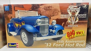 Revell 85-2620, 75° Anniversario '32 Ford V8 Deuce Hot Rod Model Kit, 1:8 - Foto 1 di 24