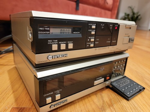 5-głowicowy przenośny magnetowid Hitachi VTTU8A retro lata 80. vintage | do naprawy