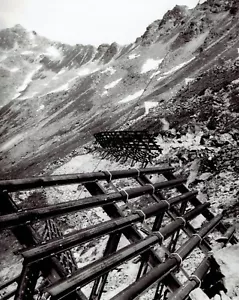Dispositivos de protección contra avalanchas fotográficas vintage 1965 instalados en Zernez Suiza - Imagen 1 de 2