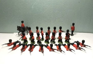 Britains Herald Grenadier Guards Firing - Picture 1 of 2