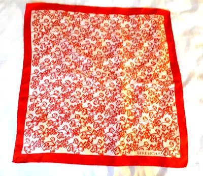 "Bufanda cuadrada de seda Givenchy 22"" de colección años 60 hecha en Japón roja/blanca floral" Foto 1 de 4