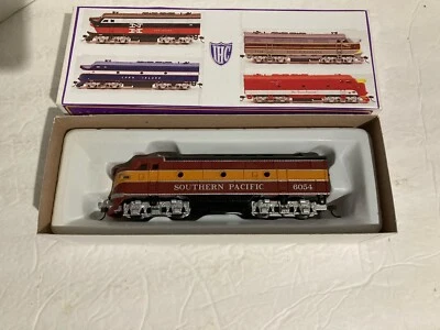 IHC Texas HO  F-3 A Locomotive M6812 Southern Pacific - Image 1 of 4