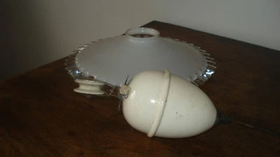 Abat-jour ancien verre opaliné dentelé lampe suspension monte et baisse. - Photo 1/3