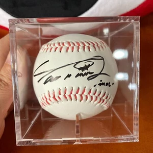 SHINee LEE TAEMIN AUTOGRAPHED SIGNED BASEBALL K-POP COLLECTION WITH CASE 2024 - Picture 1 of 4