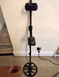 Detector de metales MINELAB EQUINOX 900 + auriculares y bobina gratis. Como nuevo - Imagen 1 de 2