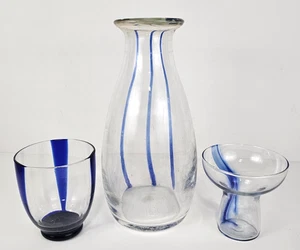 3 Stück Klarglas mit blauen Streifen 1 Becher - 1 offener Stiel Martina Glas - 1 Karaffe - Bild 1 von 12