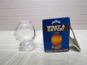 JIM BEAM "What A Catch" Baseball Shot Glass Whiskey Barware Pubblicità 1996 NUOVO - Foto 1 di 5
