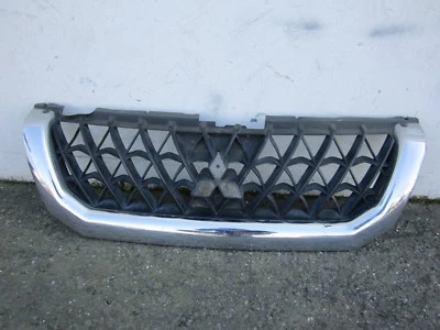 nn80257 Mitsubishi Montero Sport 2000 2001 Front Bumper Center Grille OEM - Image 1 of 4