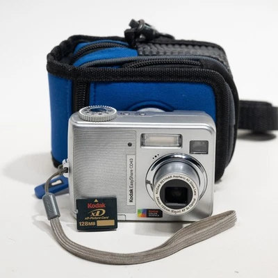 Kodak EasyShare CD43 4MP CCD Digicam Digital Camera AA's 128mb Card - Tested! - Image 1 of 4