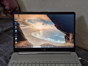 HP 15s eq2206ng Notebook 16GB RAM + HP Tasche + Wireless Bluetooth Maus - Bild 1 von 16