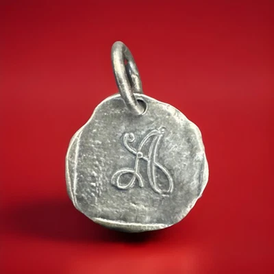 Dije de plata esterlina con sello insignia bebé oxidado poético depilación con letra “A” Foto 1 de 4