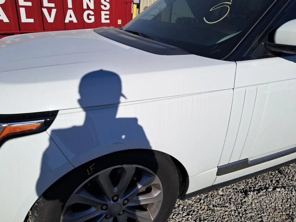 Para-lama dianteiro esquerdo usado serve: 2015 Land Rover Range Rover dianteiro esquerdo grau A - Imagem 1 de 4