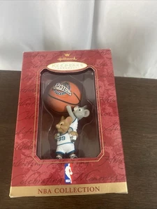 Hallmark keepsake christmas ornament detroit pistons mouse NBA basketball 1999 - Picture 1 of 4