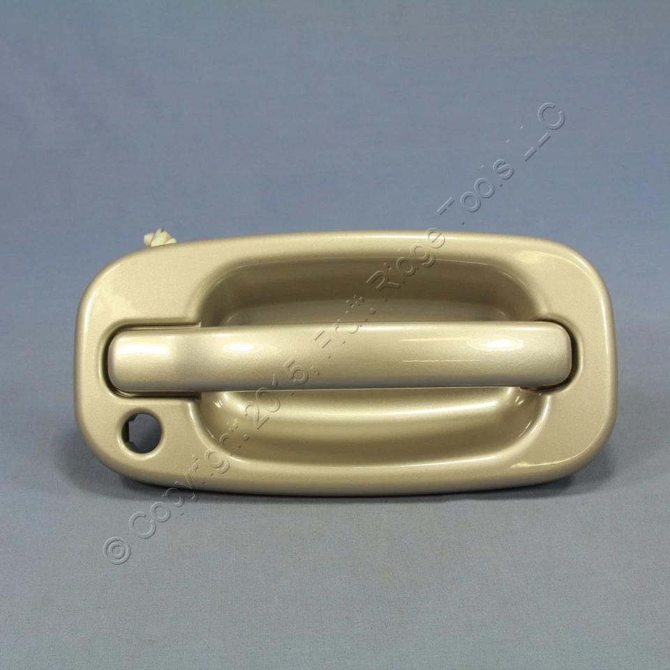 Оригинальная серебристая внешняя правая ручка пассажирской двери GM Avalanche 15205691 - Изображение 1 из 3