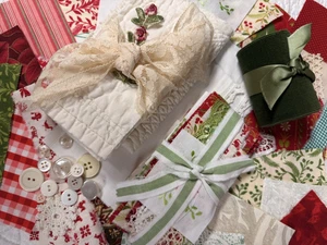 PRECIOSO Paquete de Telas, Etiquetas Acolchadas y Adornos de Navidad - Imagen 1 de 10