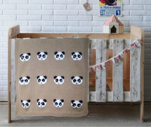 Manta bebé lana tejida a mano con pandas beige edredón bebé con pandas blancos - Imagen 1 de 10
