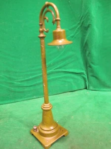 LIONEL PREWAR STANDARD GAUGE 59 GOOSENECK LAMP POST STREET LIGHT - 9"L- WORKS. - Picture 1 of 14