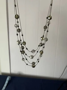 Collar de moda de múltiples hilos de cuentas mixtas ajustable gris plateado y cuentas ahumadas - Imagen 1 de 6