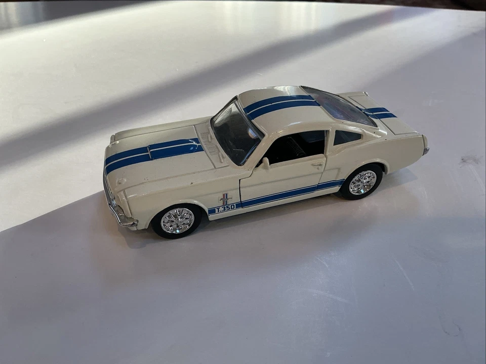 1966 Shelby Gt350 Ford Mustang Die Cast Car 1:32  - Image 1 of 3