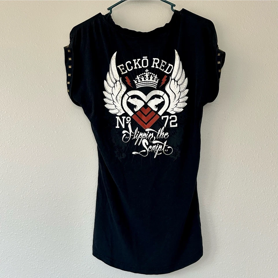 Camiseta Vintage Ecko Rojo Gráfico Cuello en V Y2K Adorno en Mangas Mediana  Foto 1 de 4